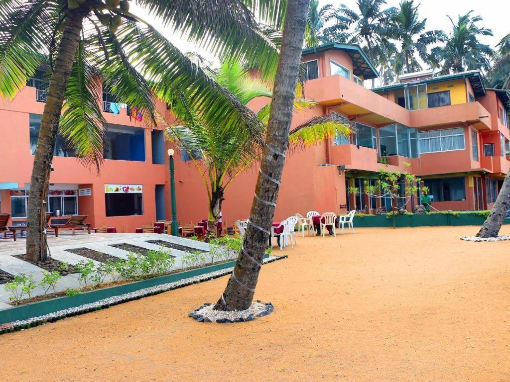 Oyo 246 Roy Villa Beach Hotel Kalutara Exterior foto